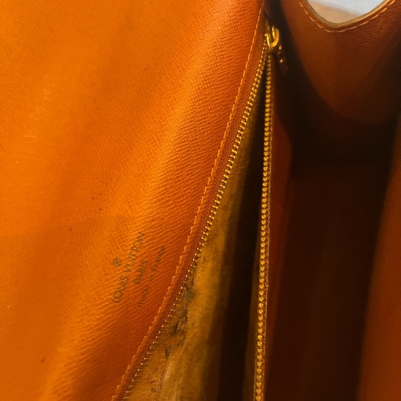 ✨Authentic Monceau Louis Vuitton Bag✨ - Picture 8 of 16